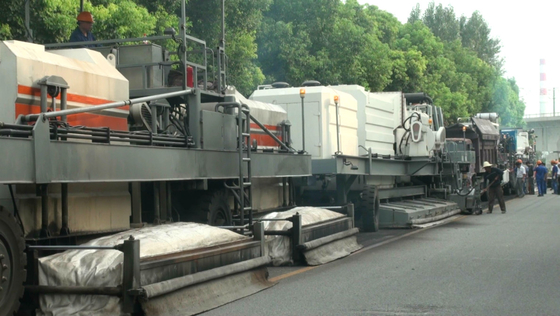 2 - 3CM Pavement Rapid Softening Hot In Place Recycling Equipment With 100℃ Road Trough