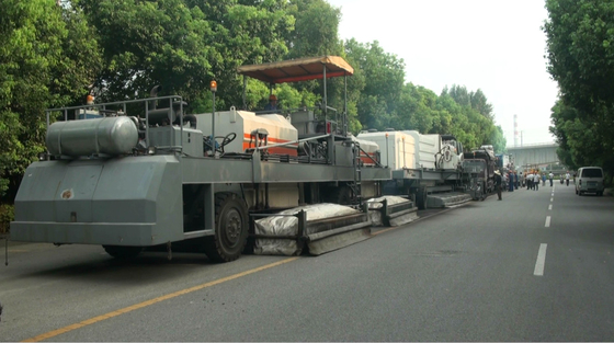 2 - 3CM Pavement Rapid Softening Hot In Place Recycling Equipment With 100℃ Road Trough